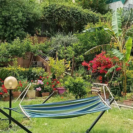 Eur Charme Apt&garden דירה *