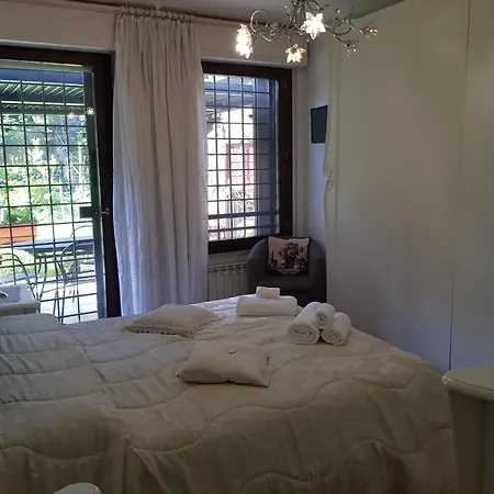 Eur Charme Apt&garden דירה